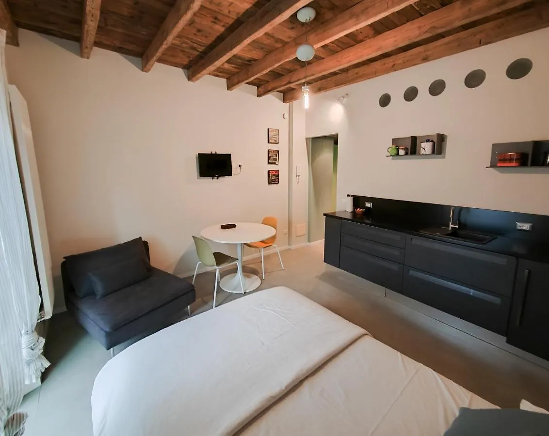 5Mincorsocomo - Jolly City - Typical Suite Milan 0*,  Italy